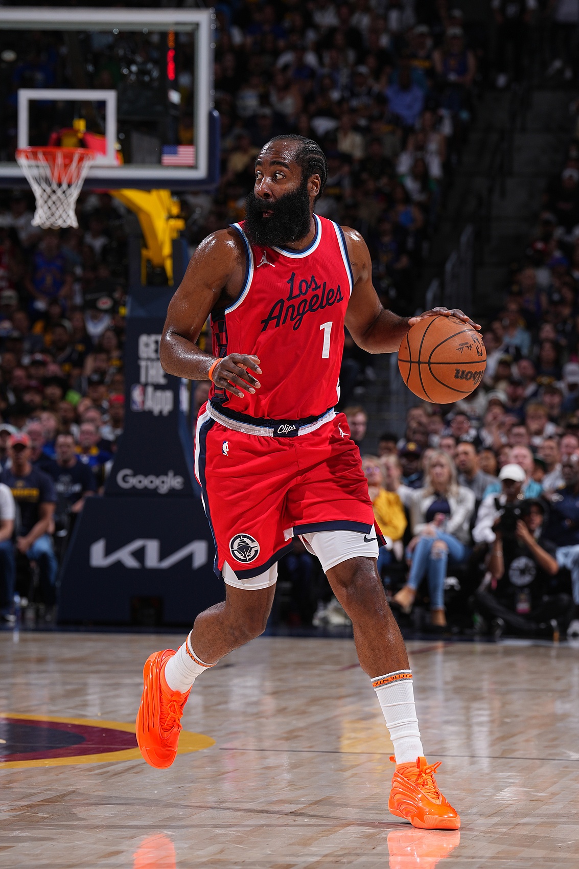 爱游戏体育-本菲卡回应争议备战NBA季后赛赛后比利亚雷亚尔调整名单以备NBA常规赛，哈登在法国队比赛中问鼎冠军看傻球迷的简单介绍